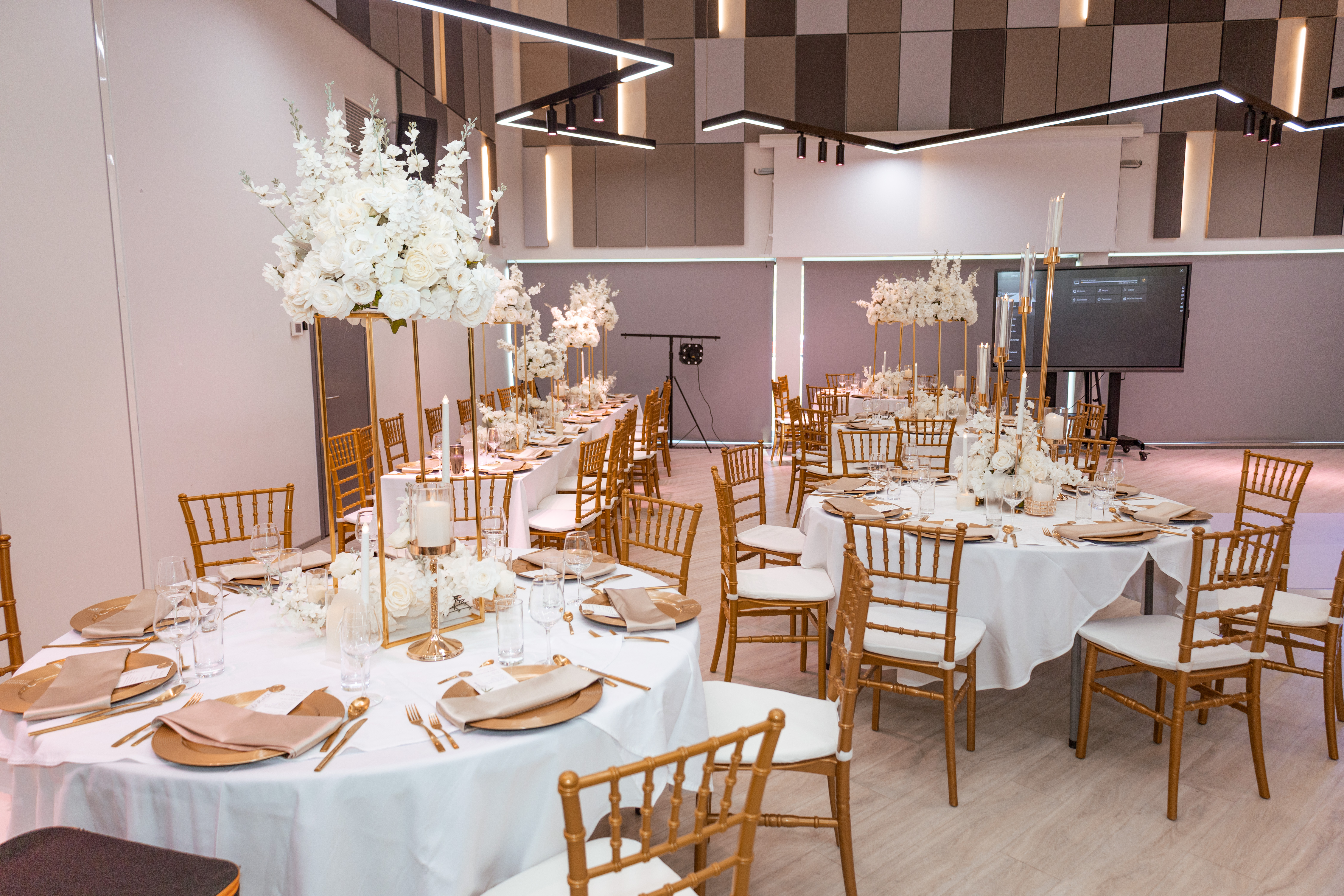 TABLE DECORATIONS (30 guests)